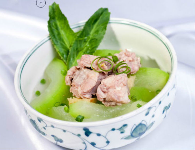 món bí xanh nấu xương rất tốt cho người bị đau xương khớp